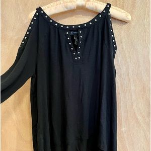 INC black top sz L. Cold shoulder, keyhole front.